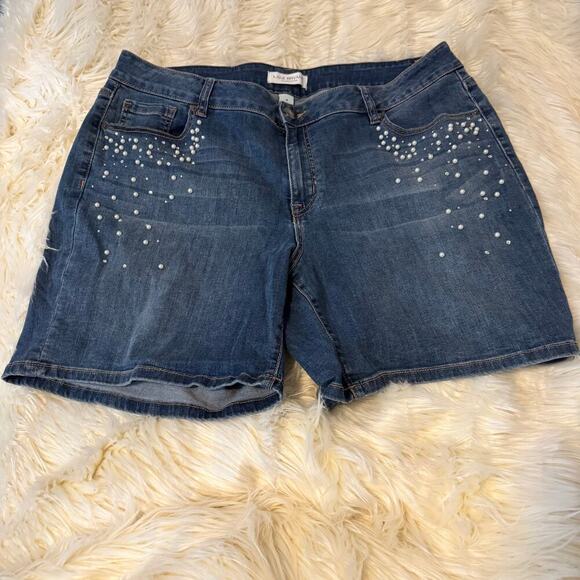 Lane Bryant Pants - Size 18 Lane Bryant Pearl Gem Shorts